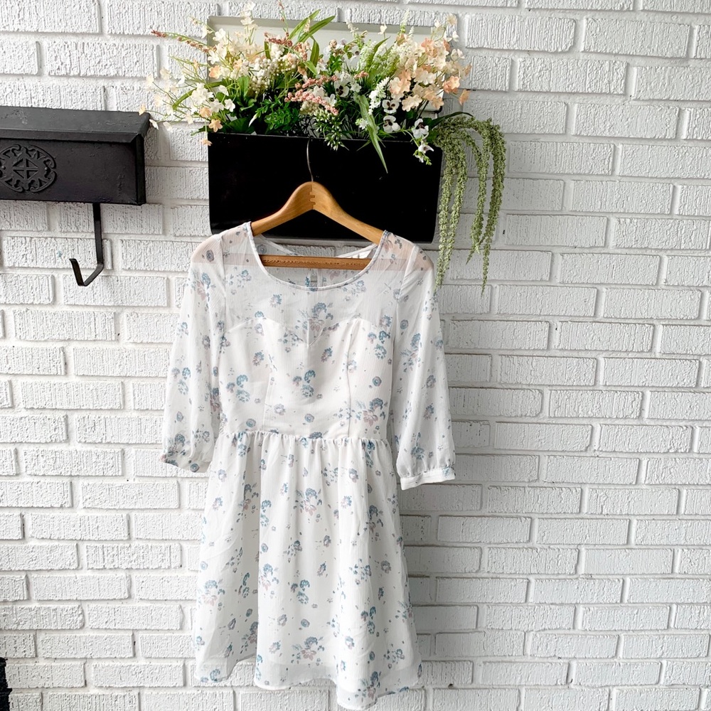 Lauren Conrad Darling White And Blue Floral Dress Size 2